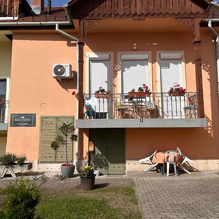 Balazs Apartman Eger Szoba fotó