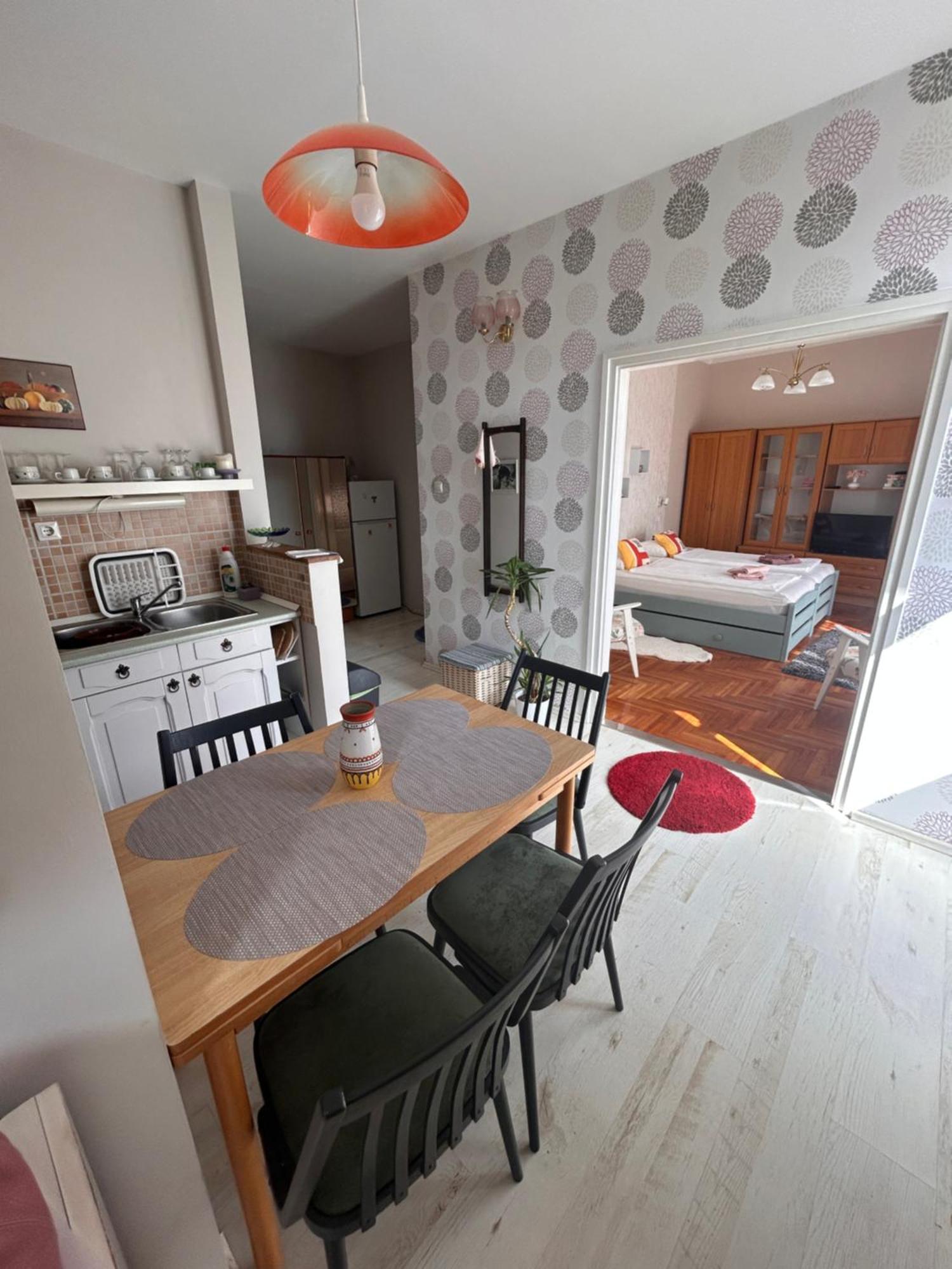 Balazs Apartman Eger Szoba fotó
