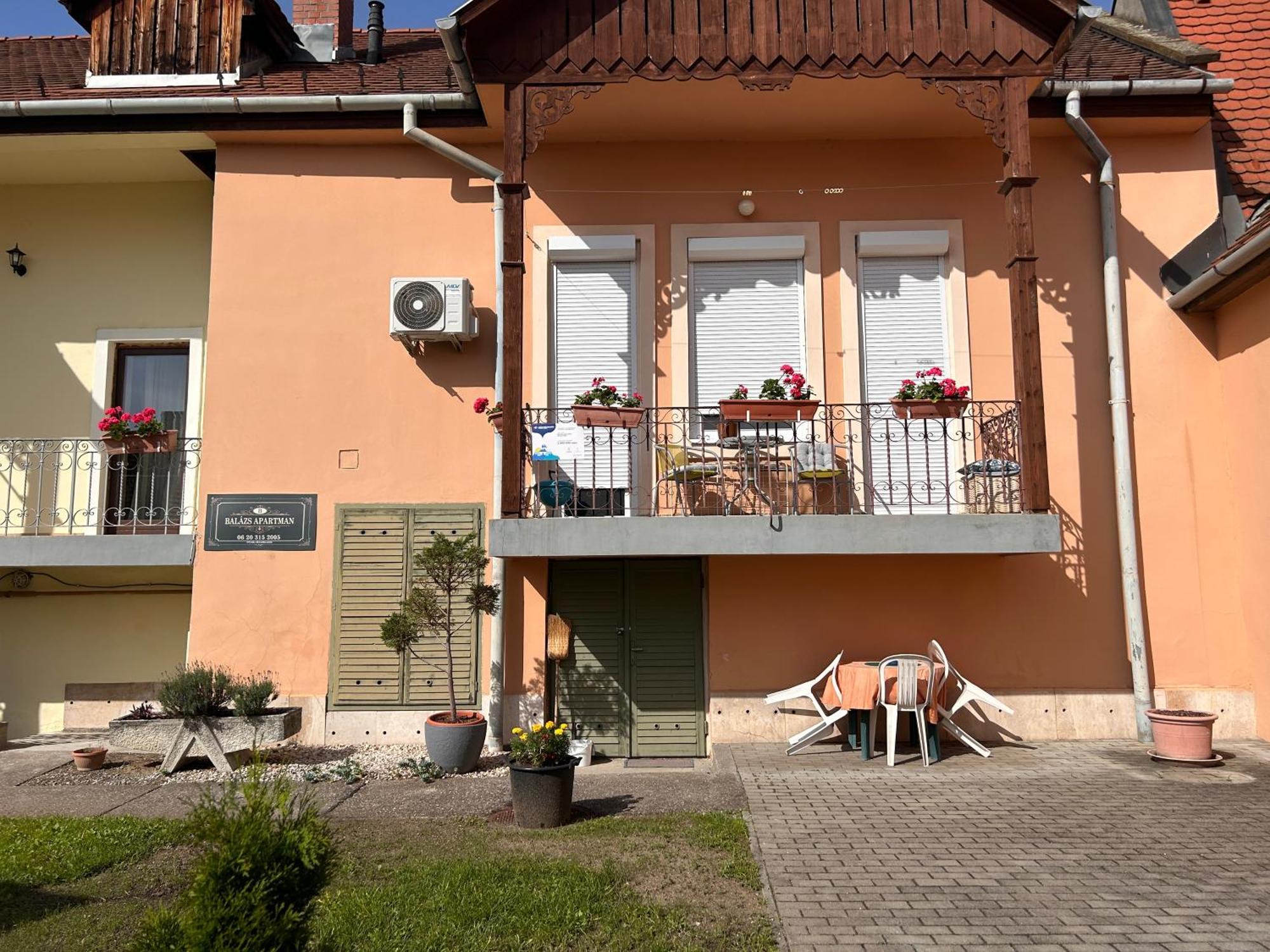 Balazs Apartman Eger Szoba fotó
